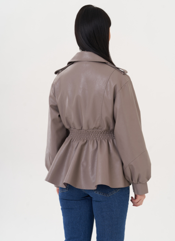 Куртка-косуха из эко кожи бежевого цвета