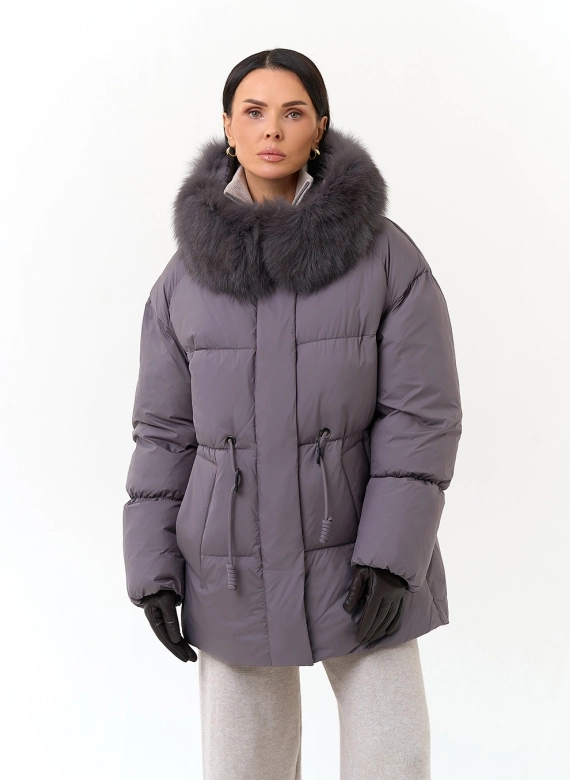 Женский пуховик с мехом песца на капюшоне фото