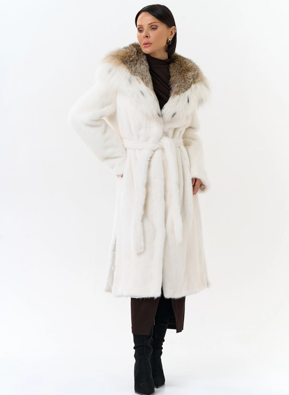 Шуба из белой  норки с капюшоном из рыси