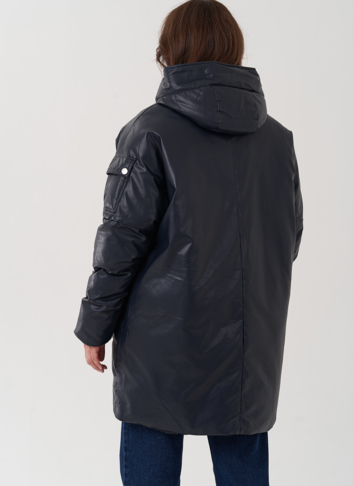 Женский пуховик синего цвета из эко кожи