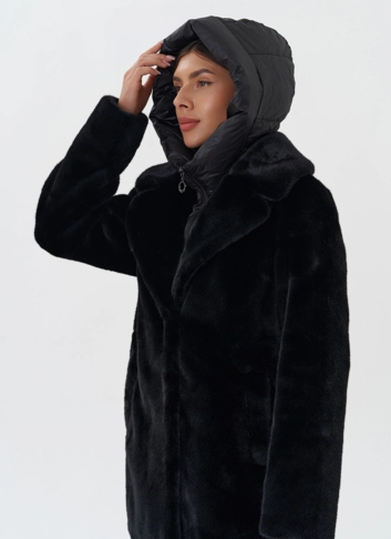 Куртка из эко меха с капюшоном