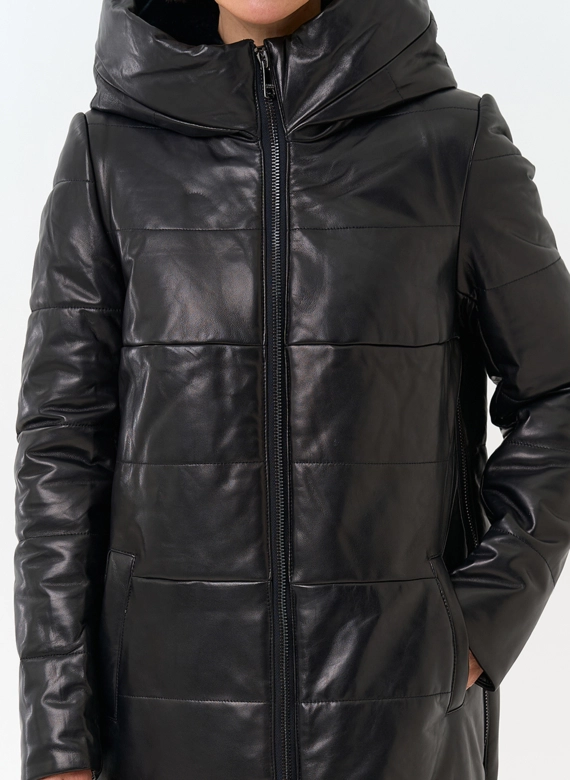 Женский пуховик из натуральной кожи с капюшоном  фото