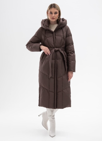 Женский пуховик с капюшоном и поясом
