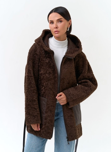 Женская дубленка из экомеха с карманами из экокожи фото