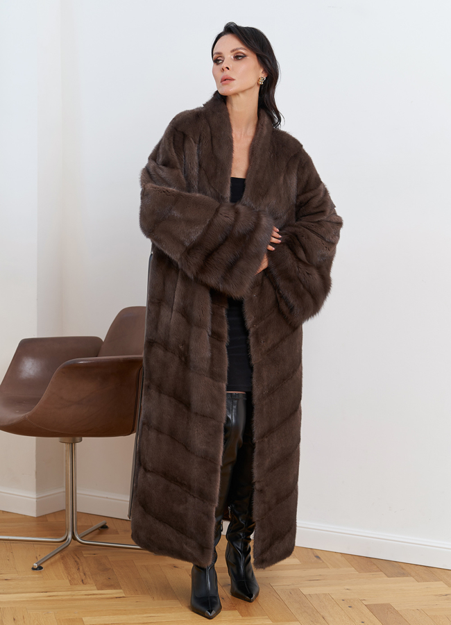 Женская длинная шуба с отделкой из меха куницы модель № 30675 универмаг малина