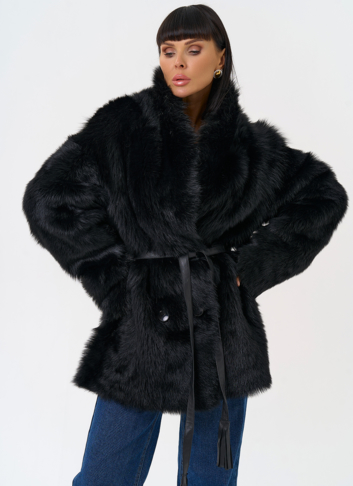 Двухсторонняя дубленка черного цвета с декоративным поясом