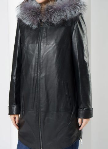 Утепленное полупальто из натуральной кожи с капюшоном 