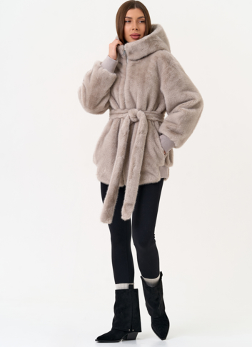 Женская куртка из эко меха с капюшоном