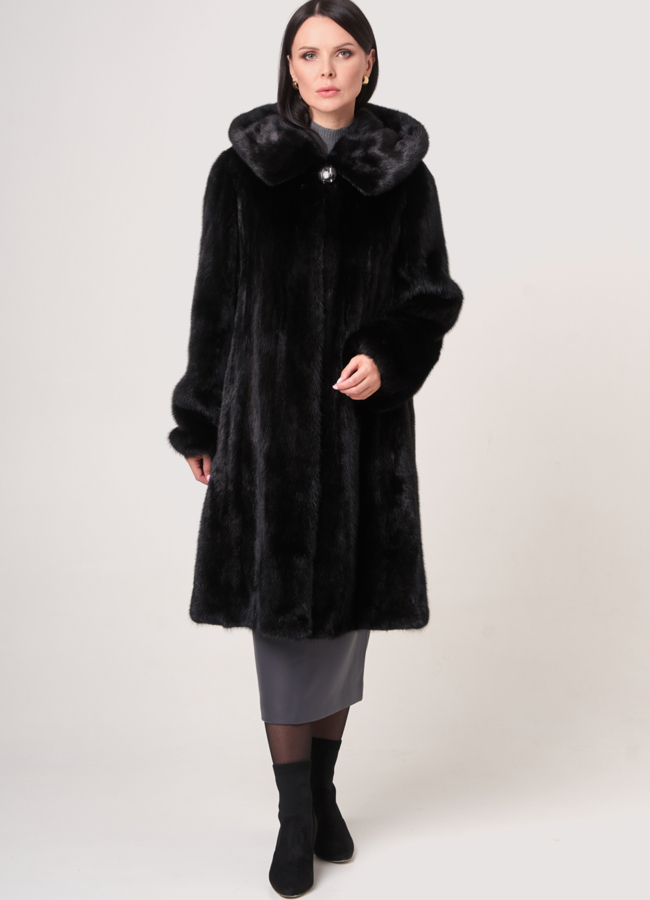 Шуба черного цвета  модель № 23870 универмаг малина