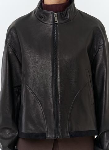 Женская короткая куртка из натуральной кожи