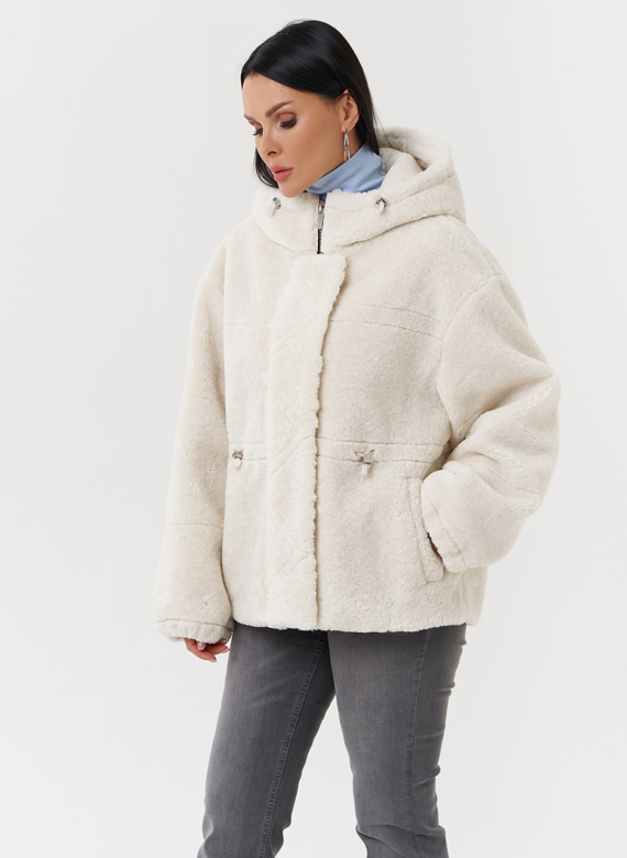 Куртка из эко меха с капюшоном