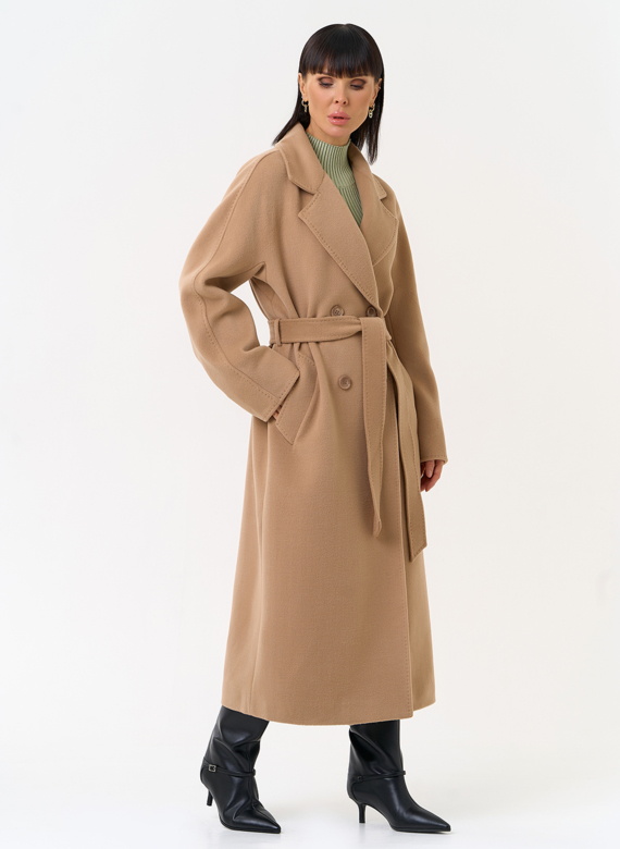 Женское двубортное пальто с поясом
