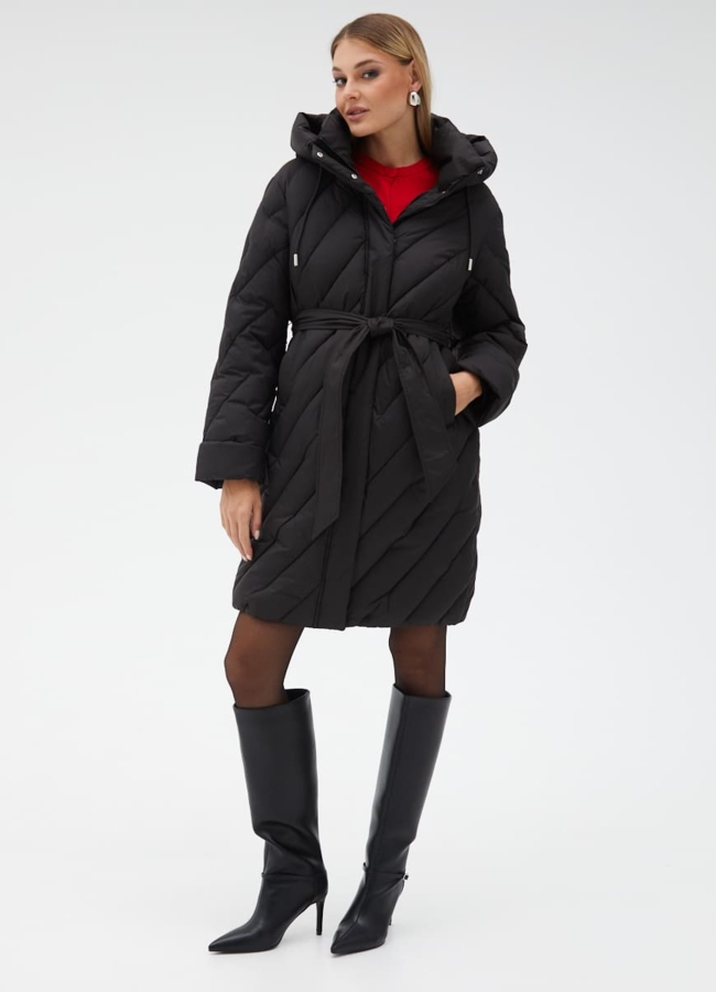 Женский пуховик черного цвета с поясом модель № 31120 в кредит