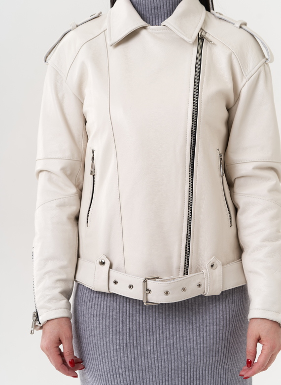 Светлая кожаная куртка "косуха"