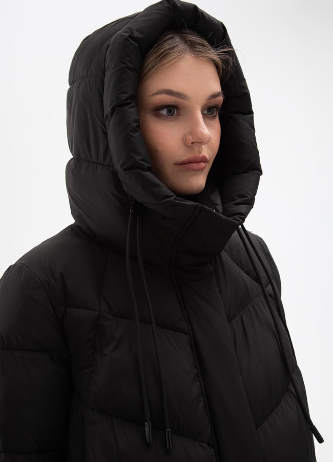 Женский пуховик черного цвета с капюшоном модель № 31115 универмаг малина