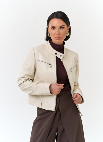 Белая куртка из натуральной кожи