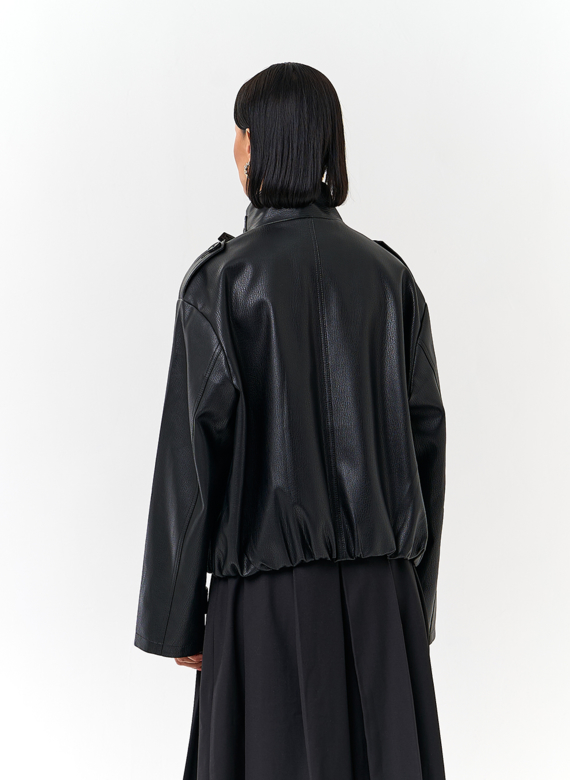 Женская куртка из эко кожи черного цвета
