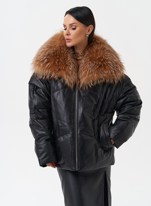 Женский кожаный пуховик с отделкой из натурального меха