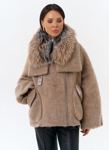 Женский пуховик с отделкой из меха блюфрост